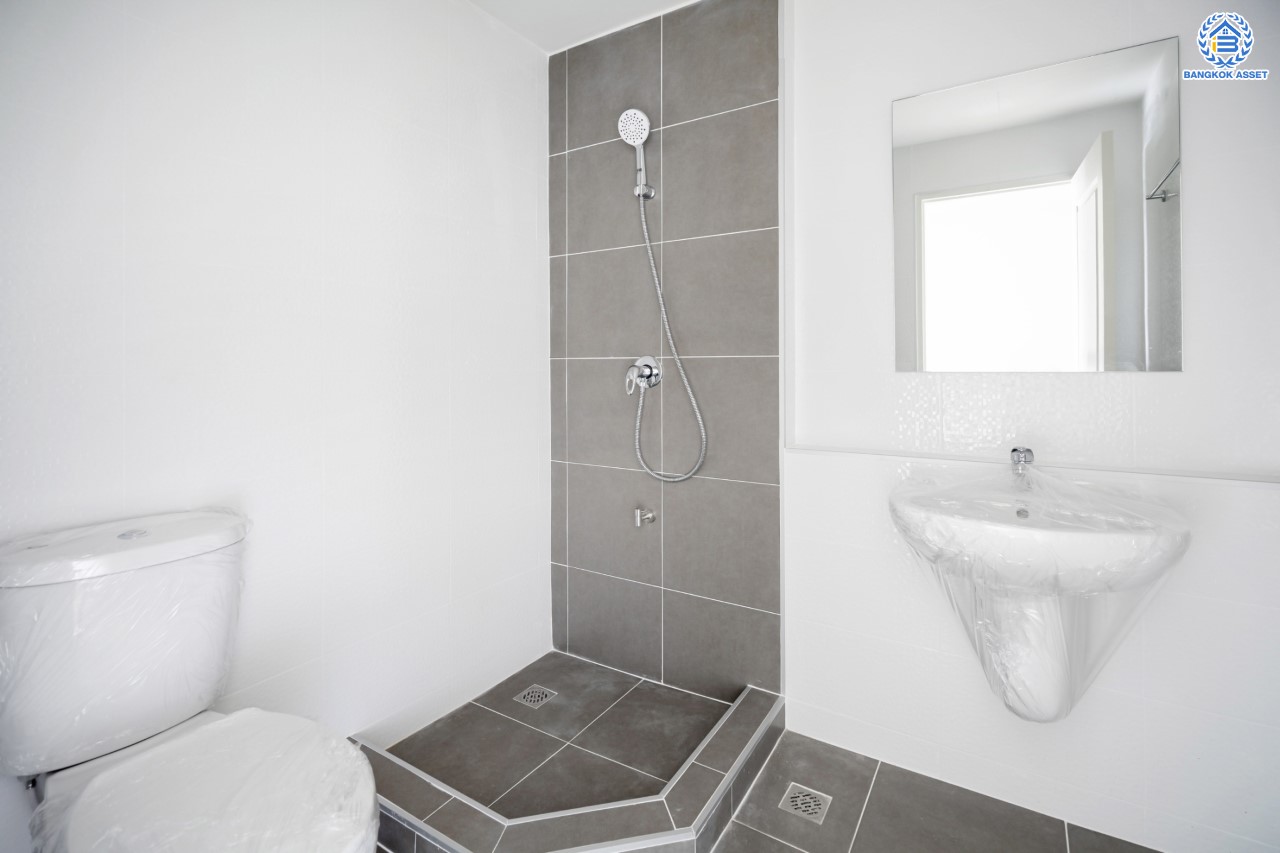 บ้านมือสองตกแต่งใหม่ ม.พลีโน่ ปิ่นเกล้า-ราชพฤกษ์ ทาวน์เฮ้าส์ 2 ชั้นหลังมุม เนื้อที่ 29.2 ตร.ว. ฟังก์ชันจัดเต็ม 3 ห้องนอน 2 ห้องน้ำ จอดรถได้ 1 คัน พร้อมพื้นที่ใช้สอย 148 ตร.ม. การเดินทางสะดวก ใกล้วงเวียนพระรามห้า, The Walk และจุดขึ้นทางด่วน "ศรีรัช"